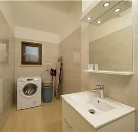 4 bedroom villa bedroom with pool, Svetvinčenat, Istria, sleeps 8
